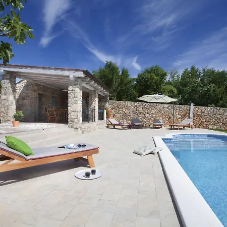 Attractive With Private Swimming Pool Volleyball And Fenced Garden